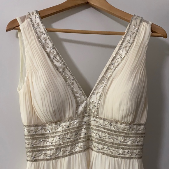 Dress to impress, Beautiful dress, night gown, delicate, simple elegance size 2 - Picture 1 of 11